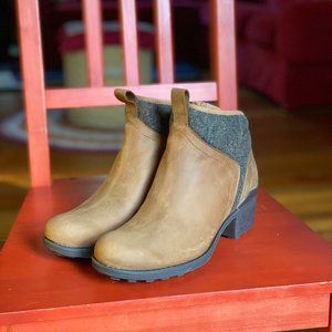 Nearly New Merrell Chateau II Mid Pull Waterproof Boot